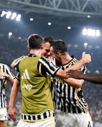  国际米兰绝杀尤文，登顶意甲积分榜  