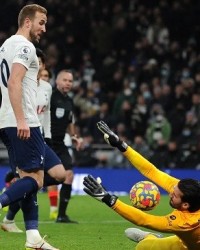  萨拉赫独中四元，利物浦横扫热刺显威  