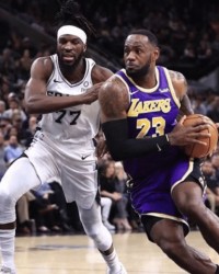  詹姆斯三双助湖人险胜马刺  