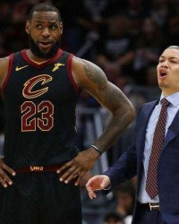  波尔多功勋教练下课引发动荡  