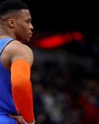  东契奇40分准绝杀雷霆登顶  