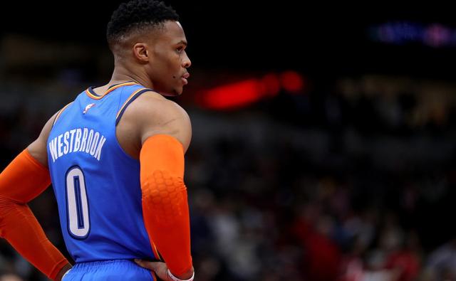  东契奇40分准绝杀雷霆登顶  