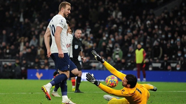  萨拉赫独中四元，利物浦横扫热刺显威  